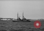 Standbild Fischerei smack setzt Segel Gloucester Massachusetts USA, 1935, aus Sekunde 48 historischem Filmmaterial Videoclip 65675046869
