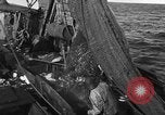 Image bateau de pêche au travail Atlantic Ocean Massachusetts United States USA, 1935, de la seconde 14 séquences d'archives historiques vidéo 65675046885