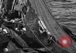 Image bateau de pêche au travail Atlantic Ocean Massachusetts United States USA, 1935, de la seconde 25 séquences d'archives historiques vidéo 65675046885
