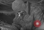 Standbild mend Fischernetz Massachusetts USA, 1935, aus Sekunde 4 historischem Filmmaterial Videoclip 65675046888