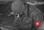 Standbild mend Fischernetz Massachusetts USA, 1935, aus Sekunde 6 historischem Filmmaterial Videoclip 65675046888