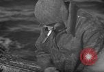Standbild mend Fischernetz Massachusetts USA, 1935, aus Sekunde 7 historischem Filmmaterial Videoclip 65675046888