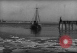 Standbild kommerziellen Fischerboote Boston Massachusetts USA, 1935, aus Sekunde 6 historischem Filmmaterial Videoclip 65675046892