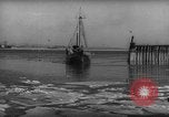 Standbild kommerziellen Fischerboote Boston Massachusetts USA, 1935, aus Sekunde 7 historischem Filmmaterial Videoclip 65675046892