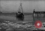 Standbild kommerziellen Fischerboote Boston Massachusetts USA, 1935, aus Sekunde 11 historischem Filmmaterial Videoclip 65675046892