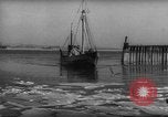 Standbild kommerziellen Fischerboote Boston Massachusetts USA, 1935, aus Sekunde 16 historischem Filmmaterial Videoclip 65675046892