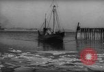 Standbild kommerziellen Fischerboote Boston Massachusetts USA, 1935, aus Sekunde 18 historischem Filmmaterial Videoclip 65675046892