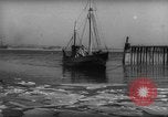Standbild kommerziellen Fischerboote Boston Massachusetts USA, 1935, aus Sekunde 19 historischem Filmmaterial Videoclip 65675046892