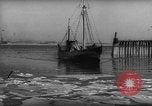 Standbild kommerziellen Fischerboote Boston Massachusetts USA, 1935, aus Sekunde 20 historischem Filmmaterial Videoclip 65675046892