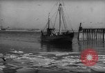 Standbild kommerziellen Fischerboote Boston Massachusetts USA, 1935, aus Sekunde 21 historischem Filmmaterial Videoclip 65675046892
