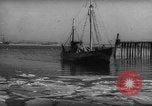 Standbild kommerziellen Fischerboote Boston Massachusetts USA, 1935, aus Sekunde 22 historischem Filmmaterial Videoclip 65675046892