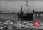 Standbild kommerziellen Fischerboote Boston Massachusetts USA, 1935, aus Sekunde 23 historischem Filmmaterial Videoclip 65675046892