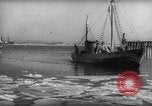 Standbild kommerziellen Fischerboote Boston Massachusetts USA, 1935, aus Sekunde 27 historischem Filmmaterial Videoclip 65675046892