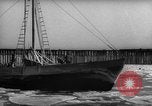 Standbild kommerziellen Fischerboote Boston Massachusetts USA, 1935, aus Sekunde 29 historischem Filmmaterial Videoclip 65675046892