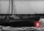 Standbild kommerziellen Fischerboote Boston Massachusetts USA, 1935, aus Sekunde 30 historischem Filmmaterial Videoclip 65675046892