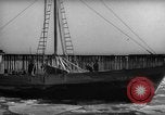 Standbild kommerziellen Fischerboote Boston Massachusetts USA, 1935, aus Sekunde 31 historischem Filmmaterial Videoclip 65675046892
