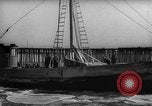 Standbild kommerziellen Fischerboote Boston Massachusetts USA, 1935, aus Sekunde 33 historischem Filmmaterial Videoclip 65675046892