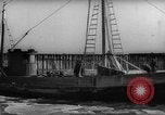 Standbild kommerziellen Fischerboote Boston Massachusetts USA, 1935, aus Sekunde 35 historischem Filmmaterial Videoclip 65675046892