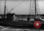 Standbild kommerziellen Fischerboote Boston Massachusetts USA, 1935, aus Sekunde 37 historischem Filmmaterial Videoclip 65675046892