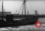 Standbild kommerziellen Fischerboote Boston Massachusetts USA, 1935, aus Sekunde 46 historischem Filmmaterial Videoclip 65675046892