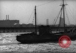 Standbild kommerziellen Fischerboote Boston Massachusetts USA, 1935, aus Sekunde 52 historischem Filmmaterial Videoclip 65675046892