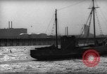 Standbild kommerziellen Fischerboote Boston Massachusetts USA, 1935, aus Sekunde 53 historischem Filmmaterial Videoclip 65675046892