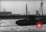 Standbild kommerziellen Fischerboote Boston Massachusetts USA, 1935, aus Sekunde 54 historischem Filmmaterial Videoclip 65675046892