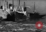 Standbild kommerziellen Fischerboote Boston Massachusetts USA, 1935, aus Sekunde 60 historischem Filmmaterial Videoclip 65675046892