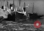 Standbild kommerziellen Fischerboote Boston Massachusetts USA, 1935, aus Sekunde 62 historischem Filmmaterial Videoclip 65675046892