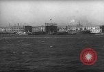 Standbild Blick vom Boot anfahren Pier Boston Massachusetts USA, 1935, aus Sekunde 10 historischem Filmmaterial Videoclip 65675046893