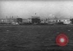 Standbild Blick vom Boot anfahren Pier Boston Massachusetts USA, 1935, aus Sekunde 11 historischem Filmmaterial Videoclip 65675046893