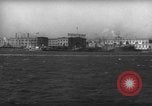 Standbild Blick vom Boot anfahren Pier Boston Massachusetts USA, 1935, aus Sekunde 14 historischem Filmmaterial Videoclip 65675046893