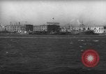 Standbild Blick vom Boot anfahren Pier Boston Massachusetts USA, 1935, aus Sekunde 15 historischem Filmmaterial Videoclip 65675046893