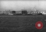 Standbild Blick vom Boot anfahren Pier Boston Massachusetts USA, 1935, aus Sekunde 17 historischem Filmmaterial Videoclip 65675046893
