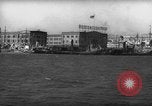 Standbild Blick vom Boot anfahren Pier Boston Massachusetts USA, 1935, aus Sekunde 27 historischem Filmmaterial Videoclip 65675046893