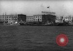 Standbild Blick vom Boot anfahren Pier Boston Massachusetts USA, 1935, aus Sekunde 30 historischem Filmmaterial Videoclip 65675046893