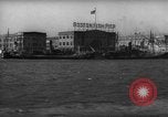 Standbild Blick vom Boot anfahren Pier Boston Massachusetts USA, 1935, aus Sekunde 46 historischem Filmmaterial Videoclip 65675046893