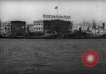 Standbild Blick vom Boot anfahren Pier Boston Massachusetts USA, 1935, aus Sekunde 51 historischem Filmmaterial Videoclip 65675046893