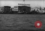 Standbild Blick vom Boot anfahren Pier Boston Massachusetts USA, 1935, aus Sekunde 55 historischem Filmmaterial Videoclip 65675046893
