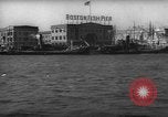 Standbild Blick vom Boot anfahren Pier Boston Massachusetts USA, 1935, aus Sekunde 58 historischem Filmmaterial Videoclip 65675046893