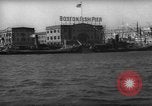 Standbild Blick vom Boot anfahren Pier Boston Massachusetts USA, 1935, aus Sekunde 61 historischem Filmmaterial Videoclip 65675046893