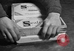 Immagine di Congelati filetto di pesce di pacchetti Boston Massachusetts USA, 1935, secondo 11 filmato di repertorio 65675046916
