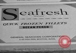 Immagine di Congelati filetto di pesce di pacchetti Boston Massachusetts USA, 1935, secondo 25 filmato di repertorio 65675046916