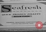 Immagine di Congelati filetto di pesce di pacchetti Boston Massachusetts USA, 1935, secondo 29 filmato di repertorio 65675046916