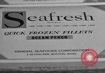 Immagine di Congelati filetto di pesce di pacchetti Boston Massachusetts USA, 1935, secondo 34 filmato di repertorio 65675046916
