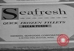 Immagine di Congelati filetto di pesce di pacchetti Boston Massachusetts USA, 1935, secondo 35 filmato di repertorio 65675046916