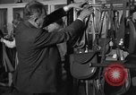 Immagine di Pelletteria United States USA, 1950, secondo 21 filmato di repertorio 65675046917