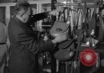 Immagine di Pelletteria United States USA, 1950, secondo 22 filmato di repertorio 65675046917