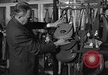 Immagine di Pelletteria United States USA, 1950, secondo 23 filmato di repertorio 65675046917