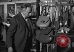 Immagine di Pelletteria United States USA, 1950, secondo 24 filmato di repertorio 65675046917